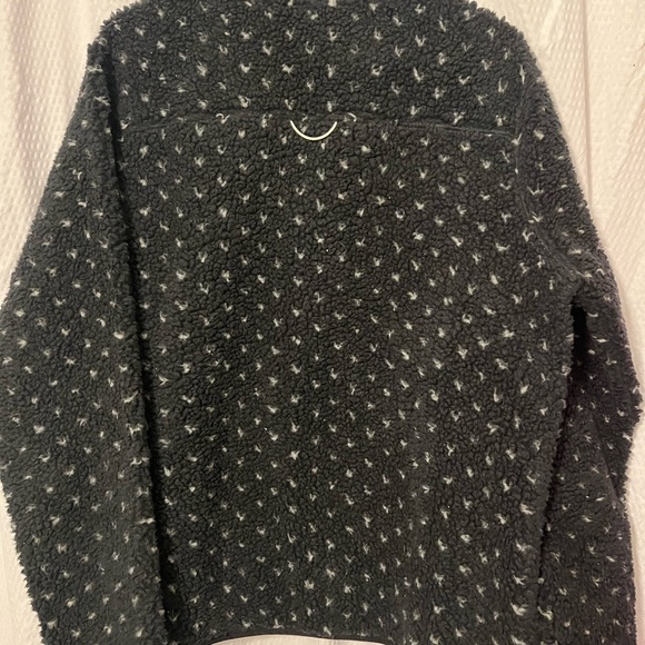 Women’s Vineyard Vines pullover - Picture 5 of 5